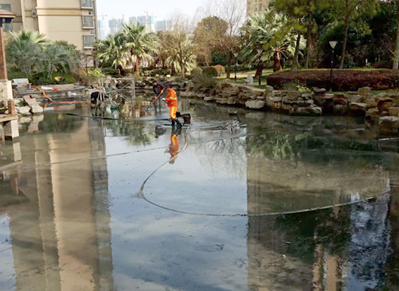 徐汇景观池淤泥清理